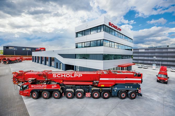 Der neue SCHOLPP Standort Leonberg mit einem 700 Tonnen Mobilkran